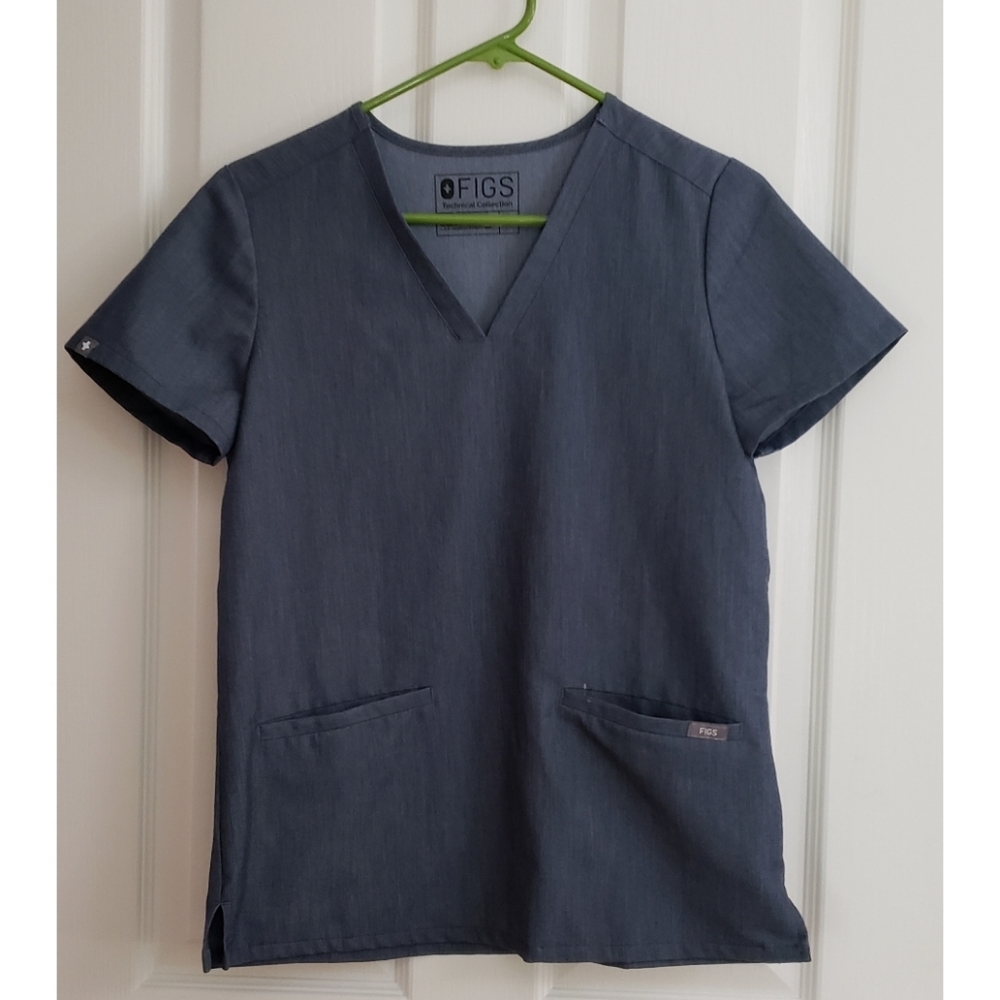 FIGS Two Pocket Casma Top